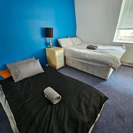 Apartment 2 Bedroom Modern Stylish In Centre