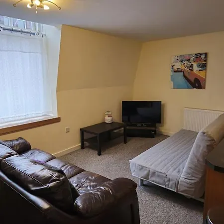2 Bedroom Modern Stylish In Centre