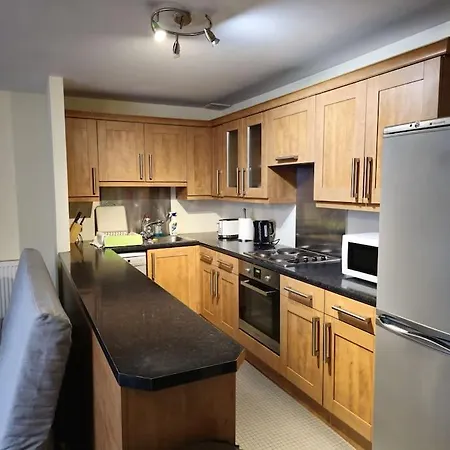 2 Bedroom Modern Stylish In Centre