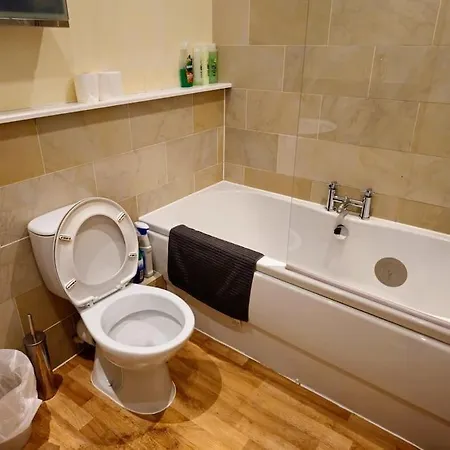 Apartment 2 Bedroom Modern Stylish In Centre