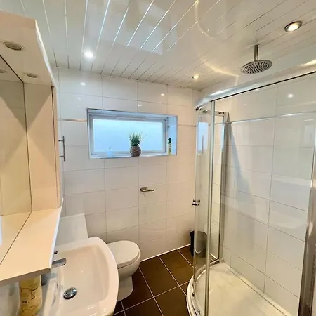 Holiday home Ideal 3 Bed In With Free Parking *