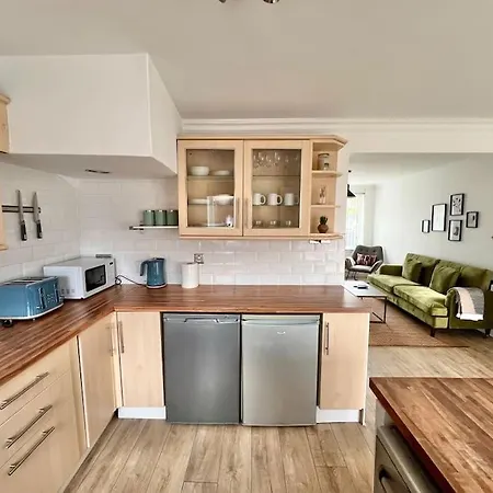 Holiday home Ideal 3 Bed In With Free Parking *