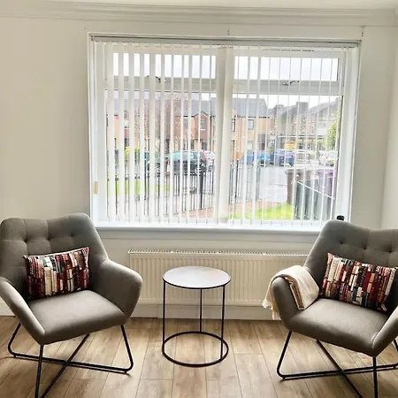 Ideal 3 Bed In With Free Parking * Glasgow