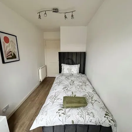 Holiday home Ideal 3 Bed In With Free Parking