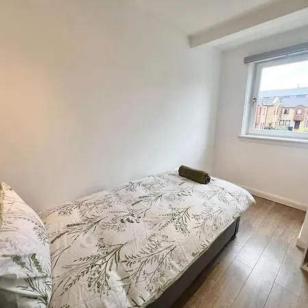 Ideal 3 Bed In With Free Parking *