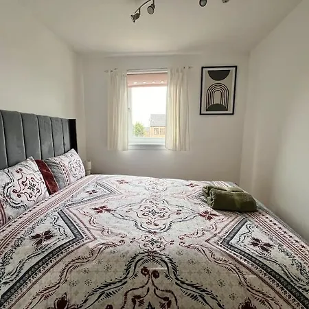 Ideal 3 Bed In With Free Parking Holiday home *