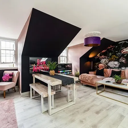 The Rose- Stylish Penthouse 2 Bed Centre With Free Parking & Lift