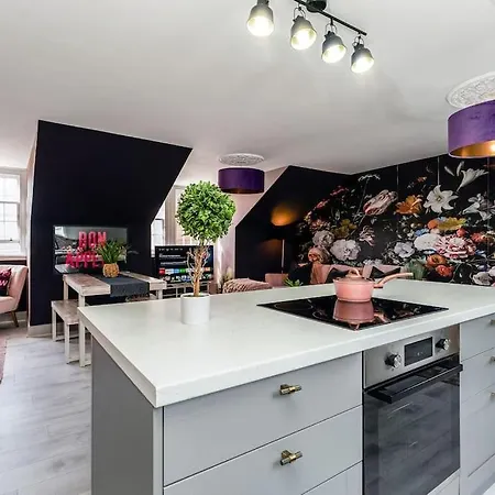 Apartment The Rose- Stylish Penthouse 2 Bed Centre With Free Parking & Lift *