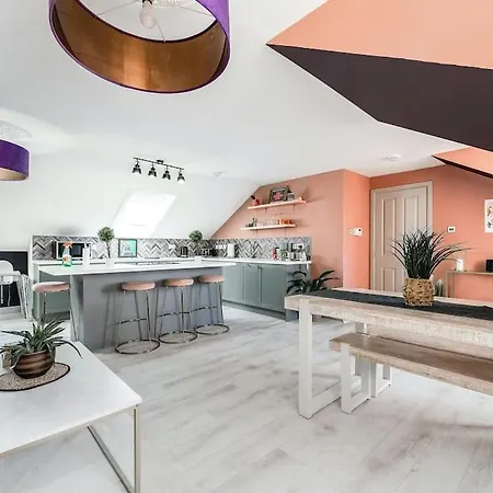 Apartment The Rose- Stylish Penthouse 2 Bed Centre With Free Parking & Lift