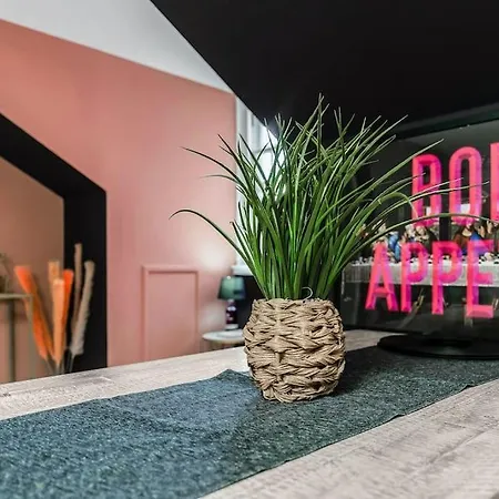 The Rose- Stylish Penthouse 2 Bed Centre With Free Parking & Lift Glasgow