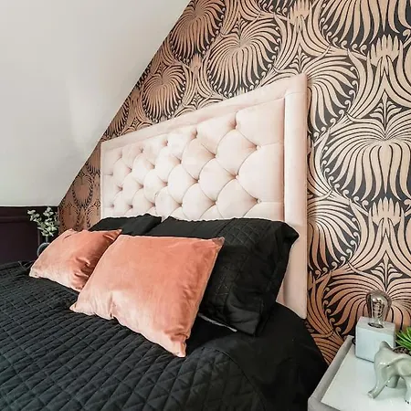 The Rose- Stylish Penthouse 2 Bed Centre With Free Parking & Lift