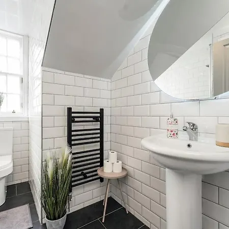 Apartment The Rose- Stylish Penthouse 2 Bed Centre With Free Parking & Lift