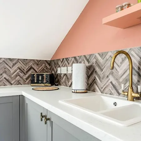 Apartment The Rose- Stylish Penthouse 2 Bed Centre With Free Parking & Lift *