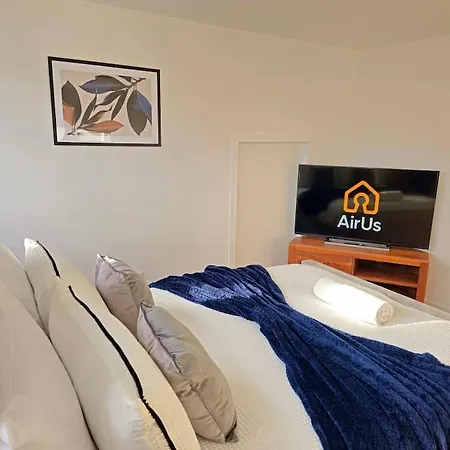 Spacious Haven With Free Parking Holiday home Glasgow