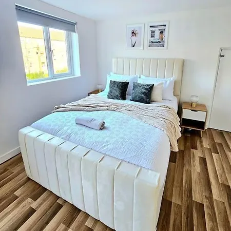 Holiday home Spacious Haven With Free Parking Glasgow
