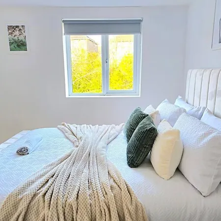 Holiday home Spacious Haven With Free Parking