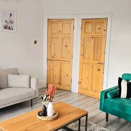 Spacious Haven With Free Parking Holiday home Glasgow