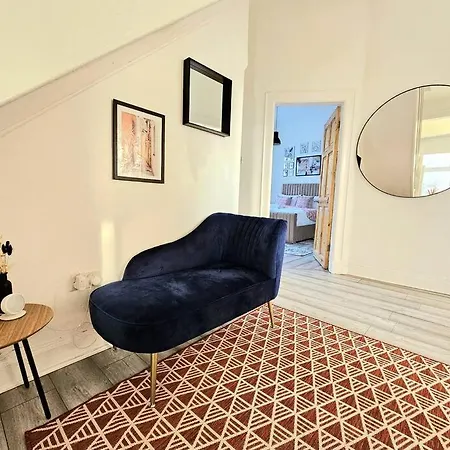 Spacious Haven With Free Parking Holiday home Glasgow