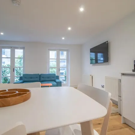Pass The Keys Stylish West End Detached Mews Glasgow