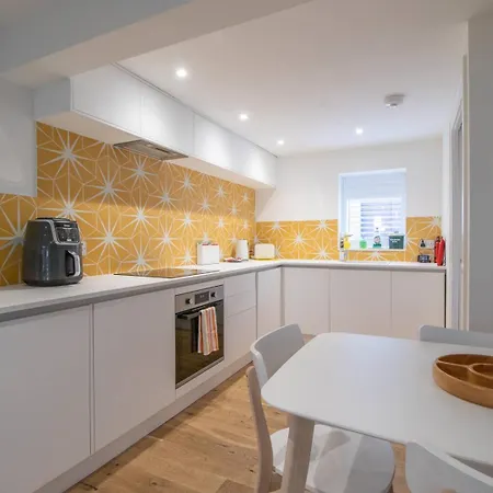 Pass The Keys Stylish West End Detached Mews Semesterbostad