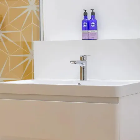 Pass The Keys Stylish West End Detached Mews Semesterbostad *