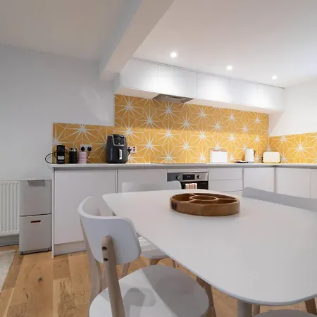 Pass The Keys Stylish West End Detached Mews Glasgow