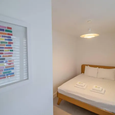 Pass The Keys Stylish West End Detached Mews Semesterbostad
