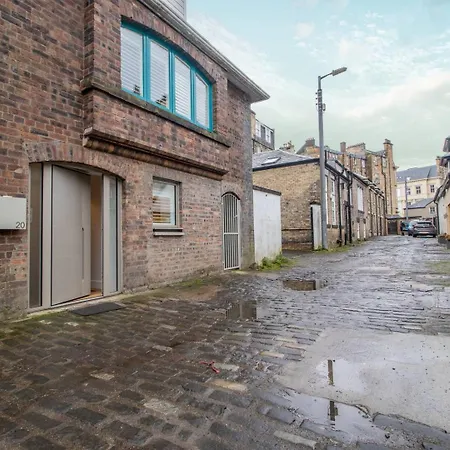 Dom wakacyjny Stylish West End Detached Mews - Pass The Keys