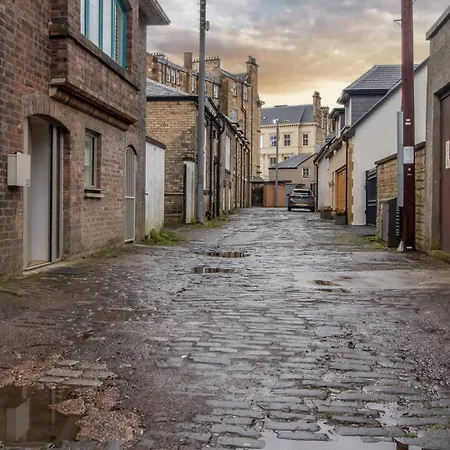Pass The Keys Stylish West End Detached Mews Vakantiehuis *