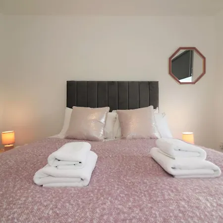 Signature - Belvidere House Apartment Glasgow