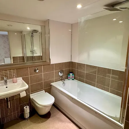 Merchant Luxury 2 Bedroom With Secure Parking Available On Request *