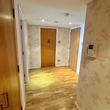 Merchant Luxury 2 Bedroom With Secure Parking Available On Request Glasgow