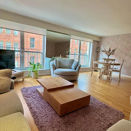 Merchant Luxury 2 Bedroom With Secure Parking Available On Request Apartment