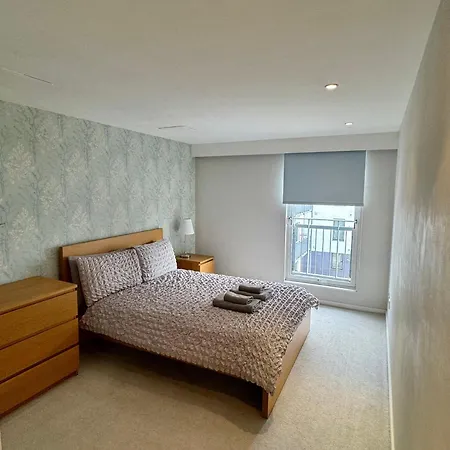 Merchant Luxury 2 Bedroom With Secure Parking Available On Request Apartment
