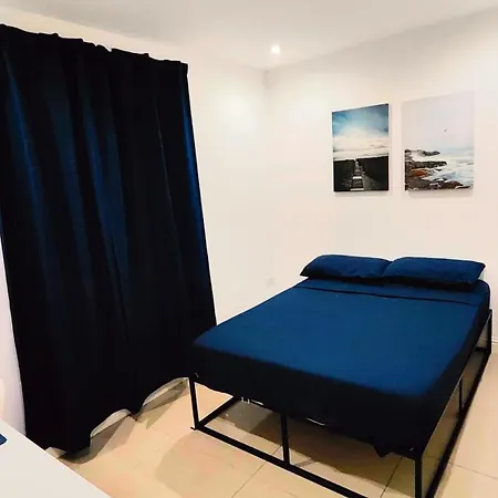 Apartament La Casita, Your Away From - Free Parking Glasgow