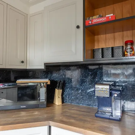 Ideal 3 Bed In With Free Parking Holiday home