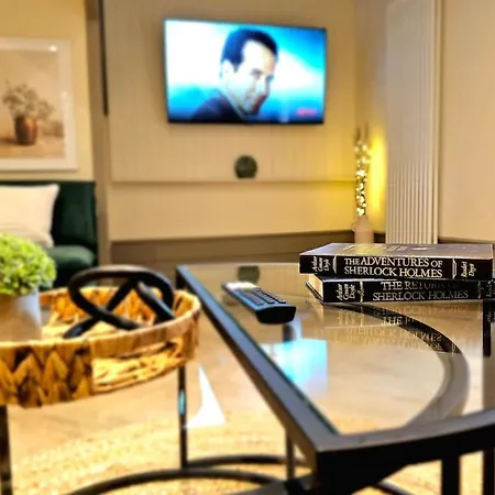 Newly Renovated Gem - Free Parking & Modern Comfort Vakantiehuis