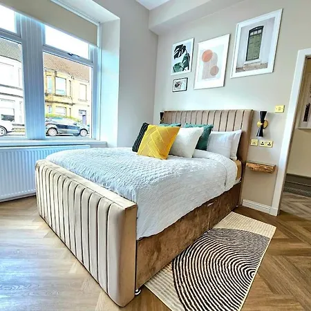 Holiday home Newly Renovated Gem - Free Parking & Modern Comfort *