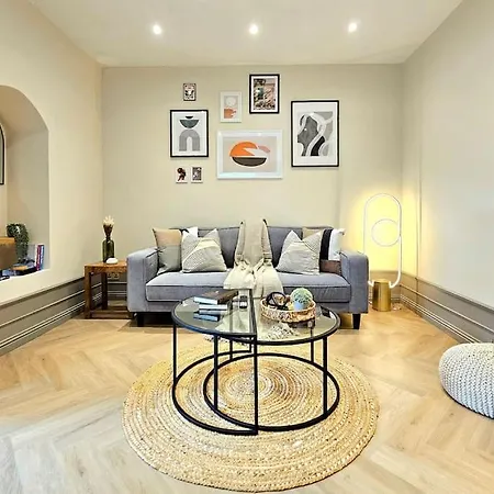 Holiday home Newly Renovated Gem - Free Parking & Modern Comfort Glasgow