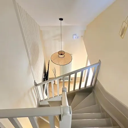 Newly Renovated Gem - Free Parking & Modern Comfort Holiday home Glasgow