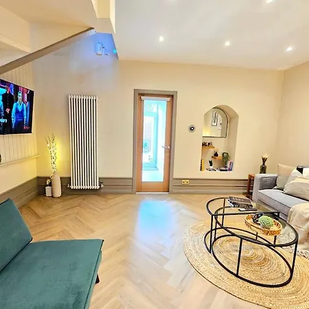 Holiday home Newly Renovated Gem - Free Parking & Modern Comfort