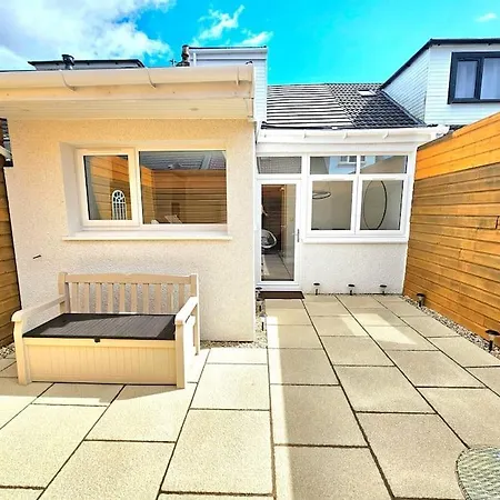 Holiday home Newly Renovated Gem - Free Parking & Modern Comfort *