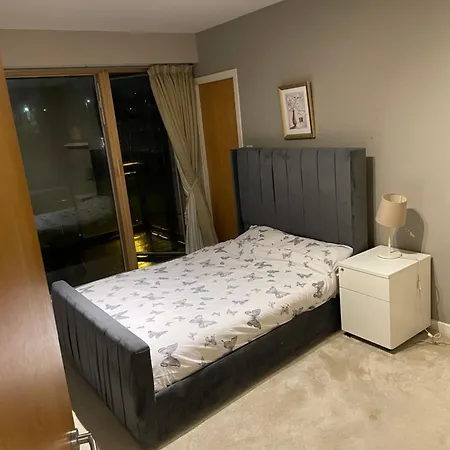 4 Bedroom Apt West End Near City Centre