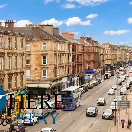 Bright 1 Bedroom Apartment-private Parking Glasgow