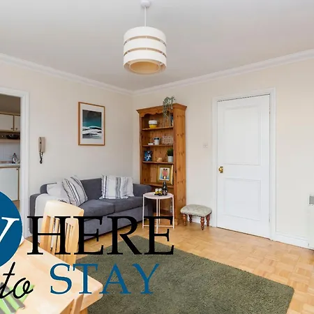 Bright 1 Bedroom Apartment-private Parking *