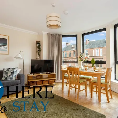 Bright 1 Bedroom Apartment-private Parking Glasgow