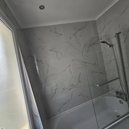 Vakantiehuis Lovely House With Private Parking! Glasgow!