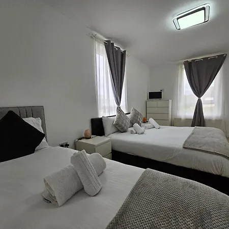 Lovely House With Private Parking! Glasgow! Nyaraló