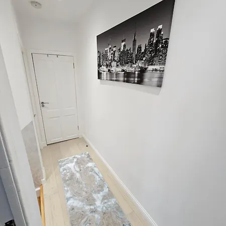 Vakantiehuis Lovely House With Private Parking! Glasgow! Glasgow