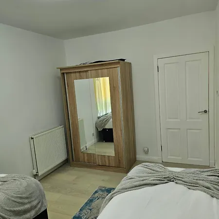 Lovely House With Private Parking! Glasgow! Vakantiehuis Glasgow
